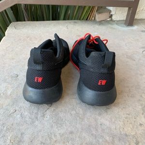 Men’s All-Black Nike Roshe Runs